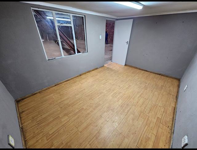 260M² FACTORY TO LET IN ANDERBOLT